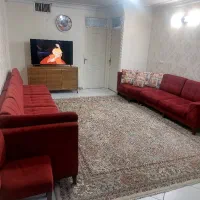 خانم موجه جهت امور منزل