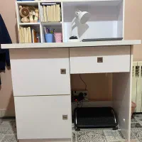 میز تحریر و کامپیوتر