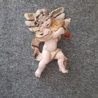 سه عدد مجسمه سالم