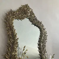 اینه و شمعدان و میز