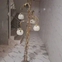 آباژور ایستاده