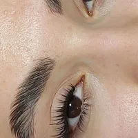 اکستنشن مژه  حرفه ای  بامواد گیاهی وضدحساسیت