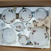 سرویس چینی گل سرخ زرین 12 نفره قدمت حدودا 30 ساله