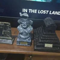 مجسمه|کلکسیون اشیاء عتیقه|بندر امام خمینی, |دیوار