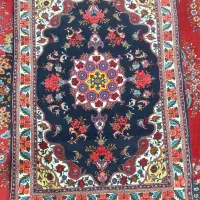 قالی دستباف سنتی با بافته شده از پشم