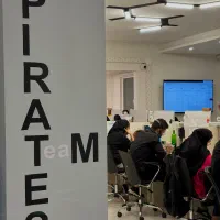 فروشنده تلفنی با حقوق +۳۰