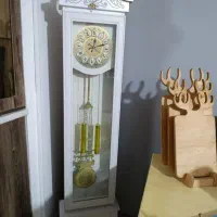 آینه شمعدان و ساعت ایستاده