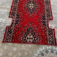 کنار فرش خوش رنگ