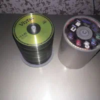 یه دسته سی دی مختلف فیلم و اهنگ . ۳۰۰