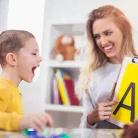 آموزش حرفه ای زبان انگلیسی ویژه تمامی سنین و مدارس