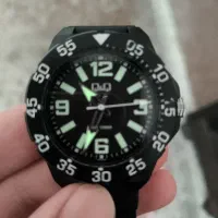 ساعت مچی کیو اند کیو|ساعت|شیراز, کوشک میدان|دیوار