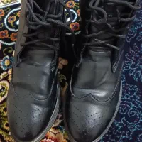 دو جفت بوت|کیف، کفش، کمربند|بومهن, |دیوار