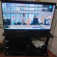 میز تلوزیون شیشه ای