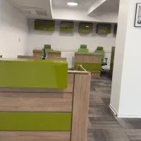 میز و صندلی و باکس پرده