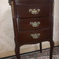 میز تلفن و گل و گلدان