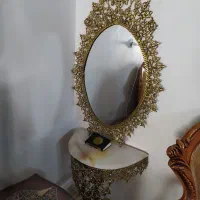 آینه و شمعدان و میز تیوی