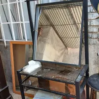 با سلام بوفه چوب. اینه قدی. ساعت ایستاده.