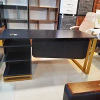 میز مدیریت مدل  هنراست