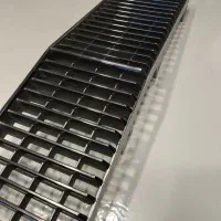 کادیلاک جلو پنجره کادیلاک