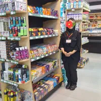 فروشنده خانم فروشگاه های هایپرمی و مارلیک