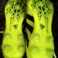 دو کفش ورزشی و یک پوتین|کیف، کفش، کمربند|مریوان, |دیوار