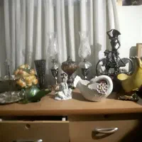 اجناس تزئینی وقدیمی زیر قبمت