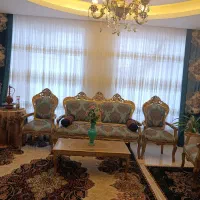 مبل سلطنتی به همراه پرده