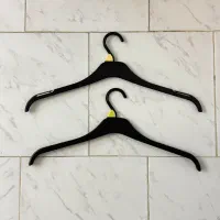 چوب لباسی پلاستیکی مشکی