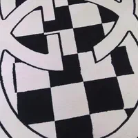 فرش ماشینی رنگ سفید وسیاه