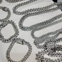 گردنبند و دستبند چین فول نگین تخفیف خورده|بدلیجات|شیراز, شهرک ایثار|دیوار