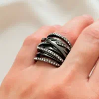 انگشتر مشکی نگین دار مدل سفید خاص