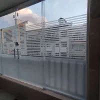 نصب و لیگلاژ انواع شیشه و کرکره وانواع آیینه