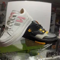 مقداری کفش به علت جمع شدن مغازه