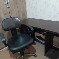 میز کامپیوتر همراه با صندلی چرخون اداری