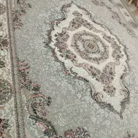 فرش ماشینی به رنگ فیلی در حد نو