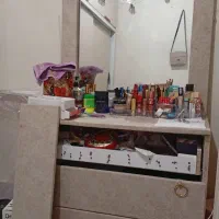 میز ارایشی و اینه