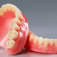 دست دندان کامل دو فک تحت نظر متخصص پروتز