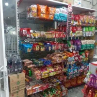 فروشنده سوپرمارکت خانوم