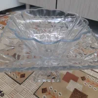 دوعددکاسه میوه یک ترازو اشپزخانه