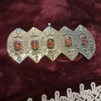 آویز گردن فوق کلکسیونی برنجی با سنگهایی ارزشمند