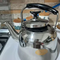 کتری استیل تقریبا ۲ونیم لیتر