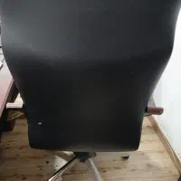 صندلی مدیریتی چرم کاملا سالم|مبلمان اداری|رشت, حومه رشت|دیوار