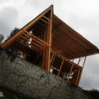 کار نجاری .کلبه چوبی .سوئیت چوبی .سوئیسی