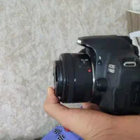 کنون 700D با لنز 50mm فیکس