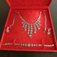 سرویس طلا به وزن ۲۷ گرم و ۴۸۰ سوت