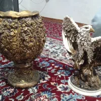 مجسمه عقاب و گلدون