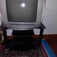 تلوزیون و میز