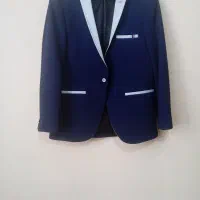 تعدادی لباس نو یکبار پوشیده شده|لباس|رودهن, |دیوار