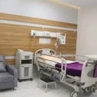 همراه بیمار در بیمارستان