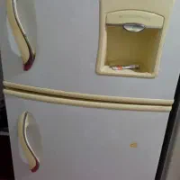 یک عدد یخچال